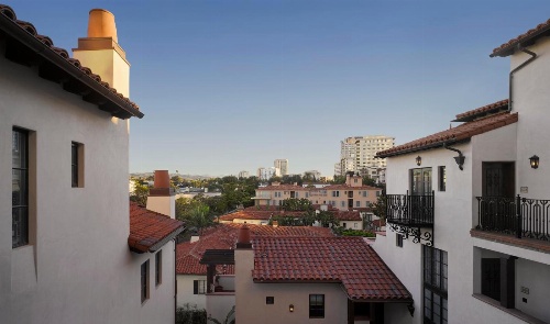 Plaza la Reina image 1