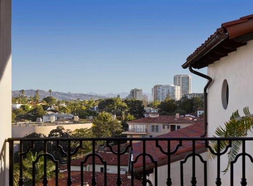 Plaza la Reina image 12