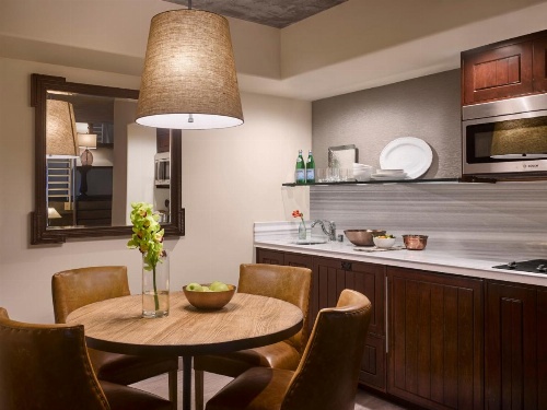 Plaza la Reina image 15