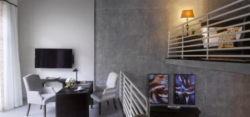 Plaza la Reina image 16