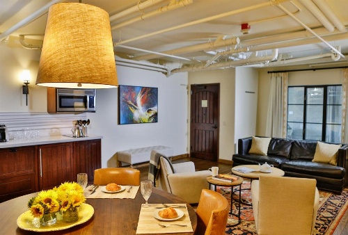 Plaza la Reina image 25