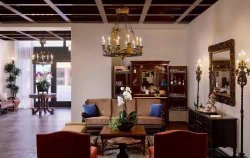 Plaza la Reina image 6