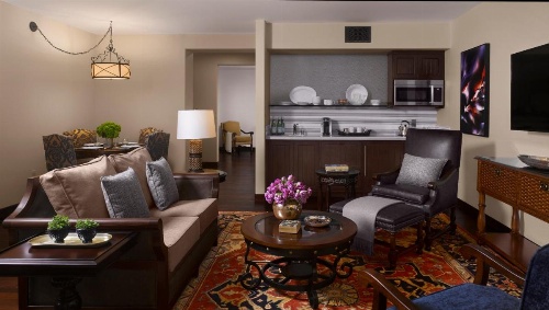 Plaza la Reina image 8